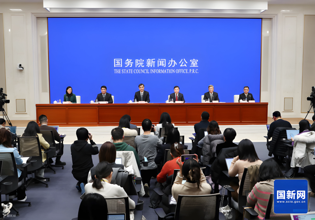 循環(huán)經(jīng)濟(jì)再迎政策東風(fēng)：廢舊電池、光伏板、風(fēng)電設(shè)備回收成新焦點(diǎn)